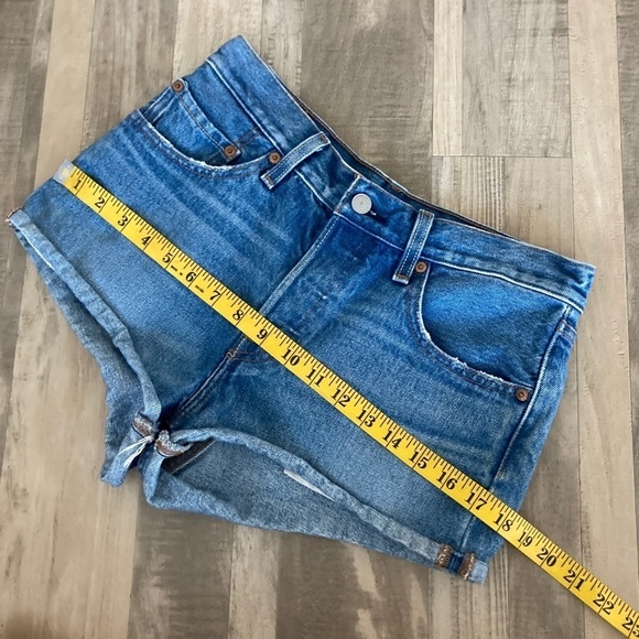 Levi’s 501 Button Fly Roll Cuff Jean Shorts Size 26 - Picture 9 of 10